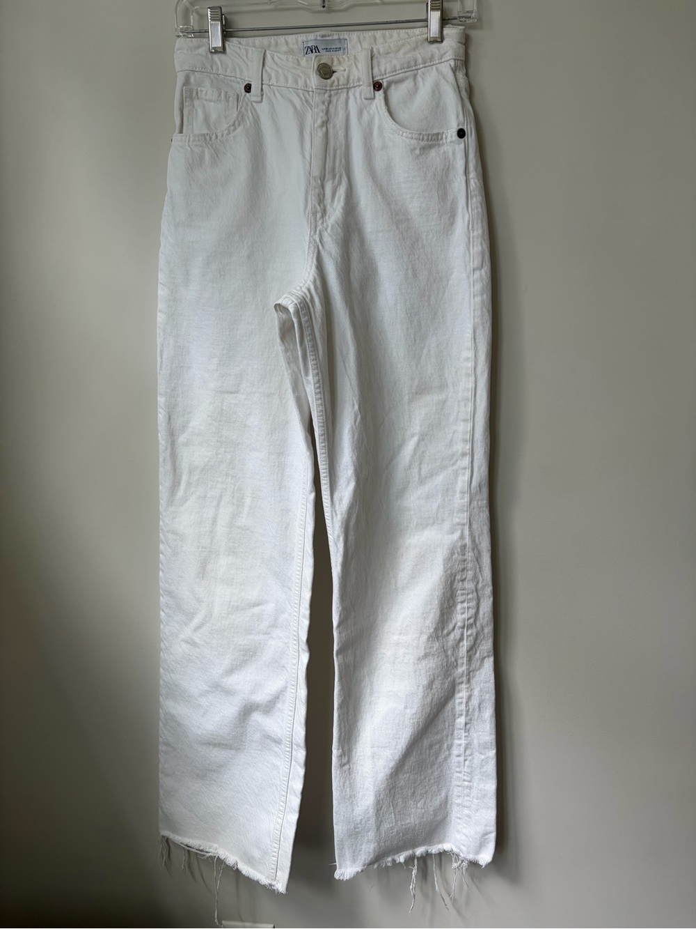 Zara White High-Rise Straight/wide Leg Jeans size 4 frayed hem